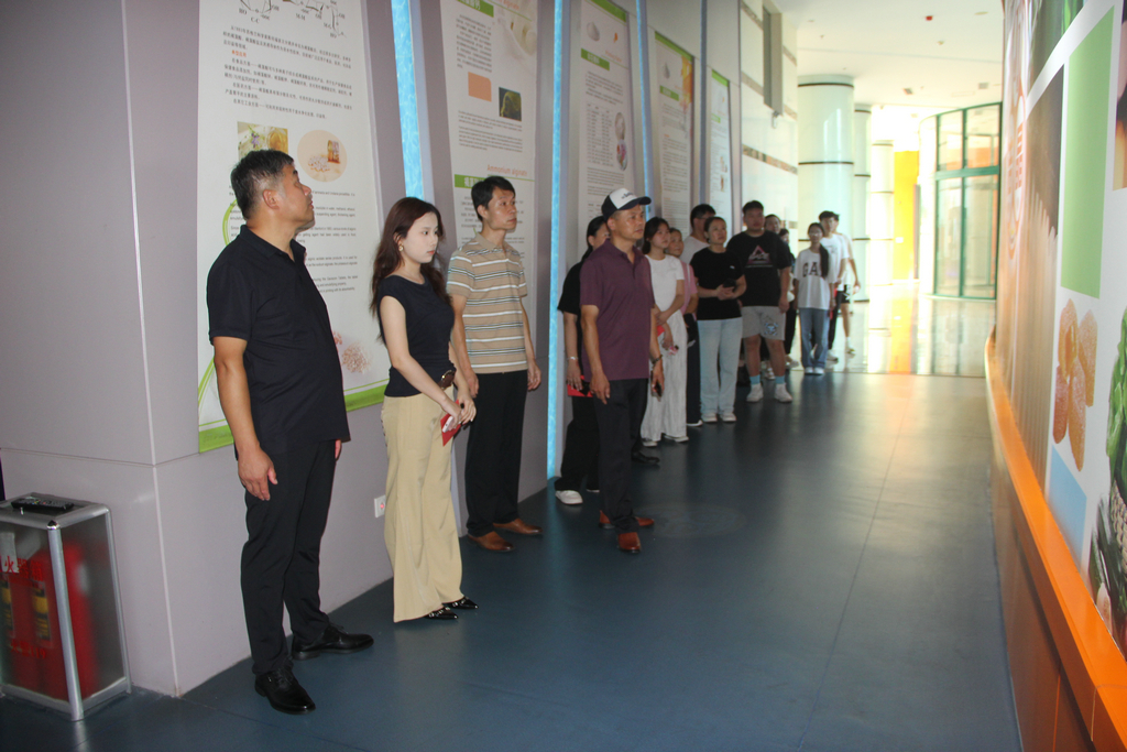 20250819情系職工子女 助力夢想啟航——潔晶集團舉行職工子女高考獎學金發放儀式5_1 20250819情系職工子女 助力夢想啟航——潔晶集團舉行職工子女高考獎學金發放儀式5_1