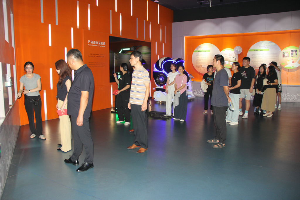 20250819情系職工子女 助力夢想啟航——潔晶集團舉行職工子女高考獎學金發放儀式7_1 20250819情系職工子女 助力夢想啟航——潔晶集團舉行職工子女高考獎學金發放儀式7_1